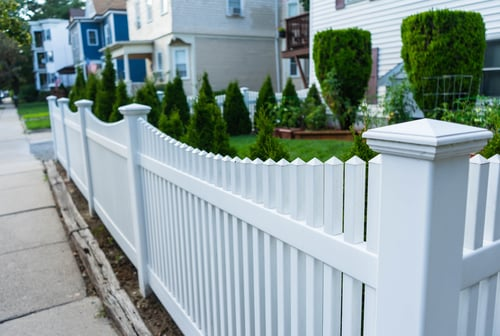 Wood vs. Vinyl Fence: What Holds Up Best in Charlotte